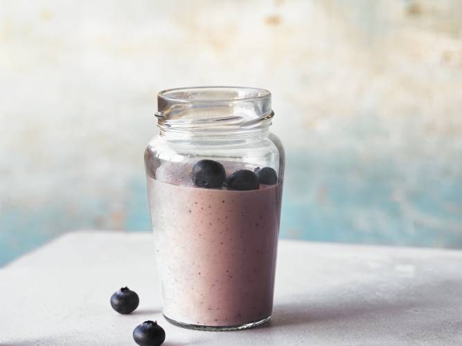 Peanut butter, blueberry & banana smoothie