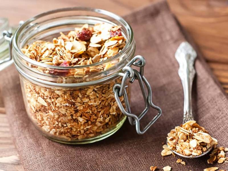 PEANUT BUTTER GRANOLA