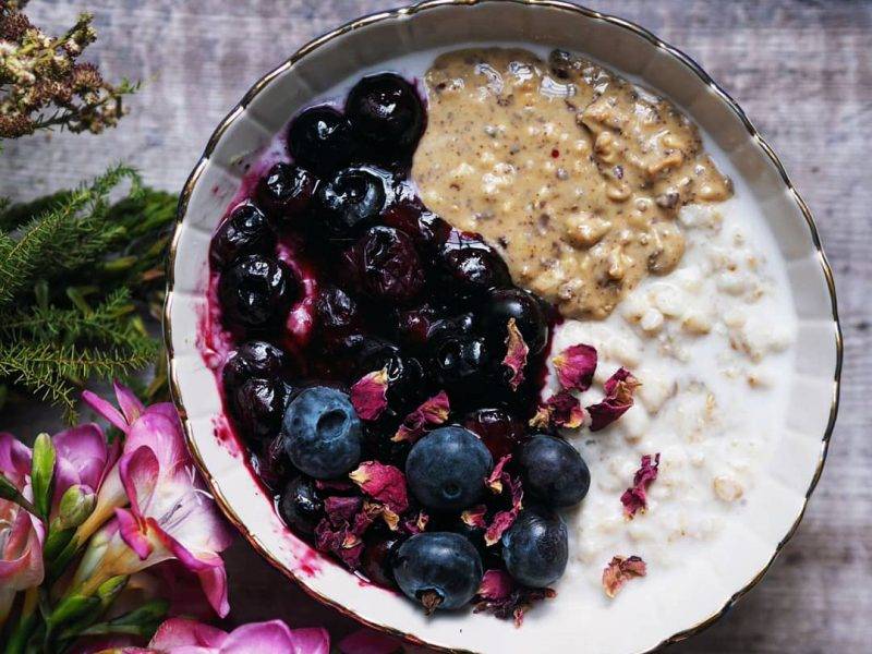 NUTTY OATS WITH EASY BLUEBERRY COMPOTE