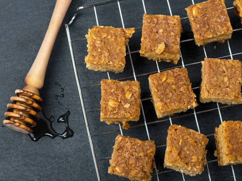 MANUKA HONEY & PEANUT BUTTER FLAPJACKS